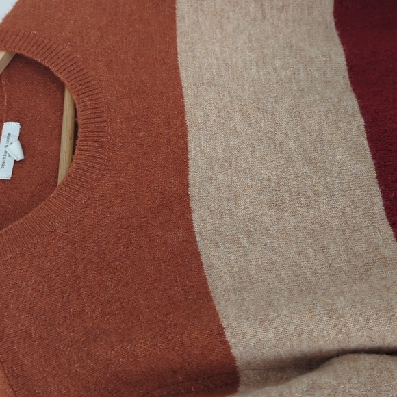 FINAL SALE 🌿COLOR BLOCK SWEATER🌿 - Picture 2 of 6